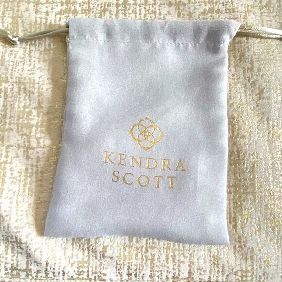 Kendra Scott Masie Feather Weight Hoop Earrings. New with Tag (NWT). Retail $68 - Picture 7 of 7